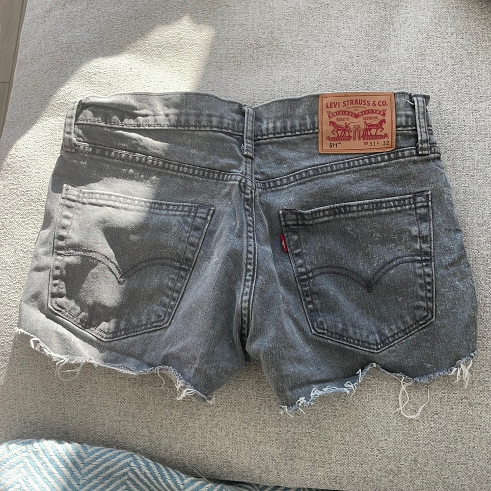 Levi grey jean shorts